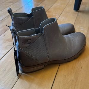 Sorel Boots, Size 8, Emelie’s Chelsea waterproof boot
